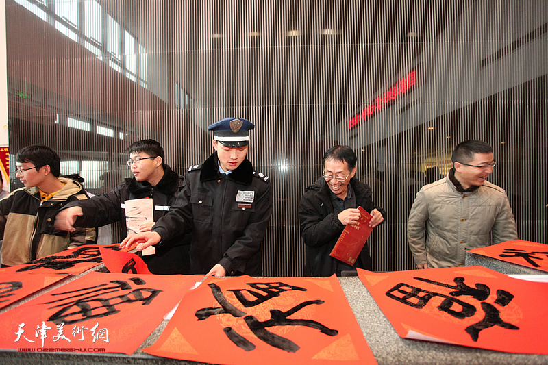 天津市书协艺术家走进国家超级计算天津中心写春联送祝福