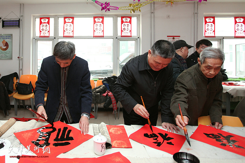 河西区书画家走进天津市消防救援总队地下建筑灭火救援专业队送福迎