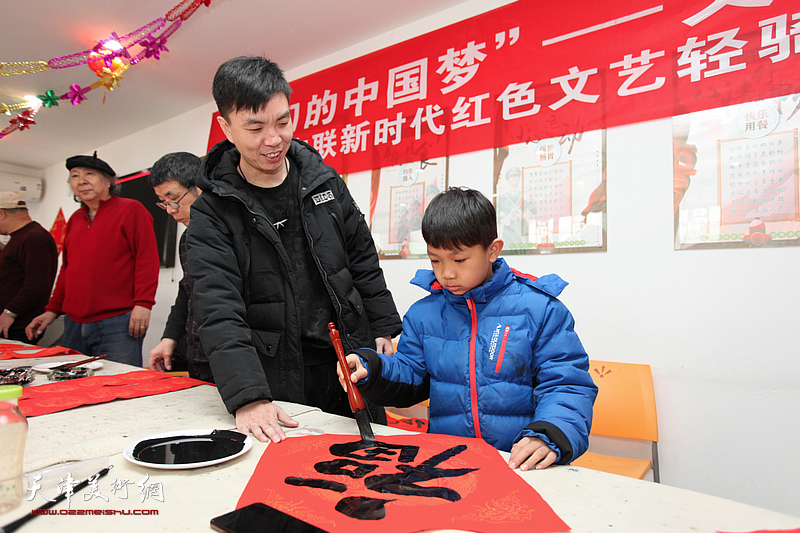 河西区书画家走进天津市消防救援总队地下建筑灭火救援专业队送福迎