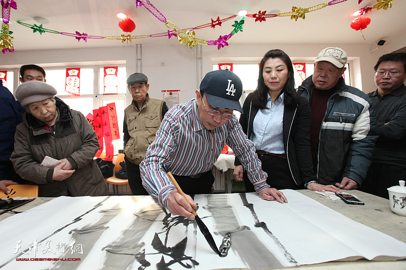 河西区书画家走进天津市消防救援总队地下建筑灭火救援专业队送福迎