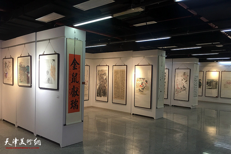 “灵鼠兆丰年——中国第十三届生肖画及国画优秀作品展”布展现场。