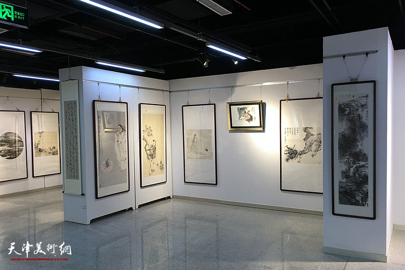 “灵鼠兆丰年——中国第十三届生肖画及国画优秀作品展”布展现场。