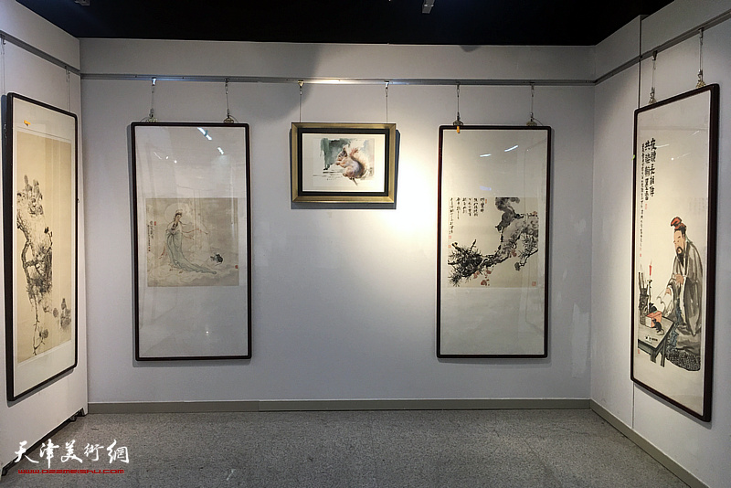 “灵鼠兆丰年——中国第十三届生肖画及国画优秀作品展”布展现场。