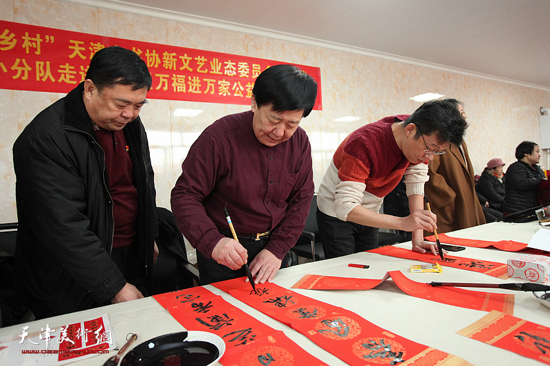 天津书法家送万福进万家走进津南区和顺地村