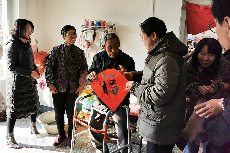 宁河区美术家协会开展新年下基层慰问贫困户暨文化下乡活动。