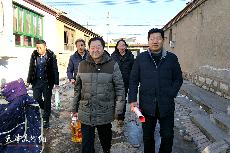 宁河区美术家协会开展新年下基层慰问贫困户暨文化下乡活动。