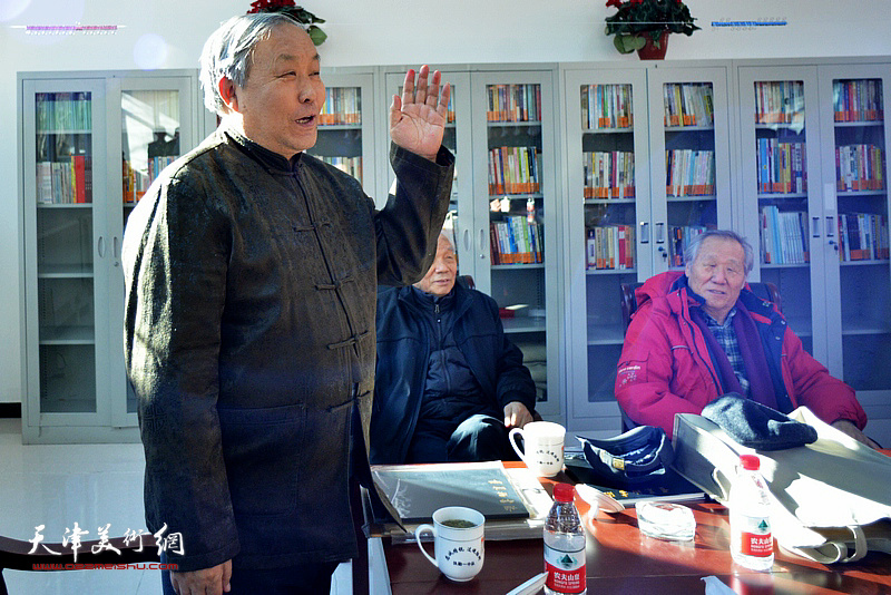 著名书法家唐云来代表参加活动的书画家发言。