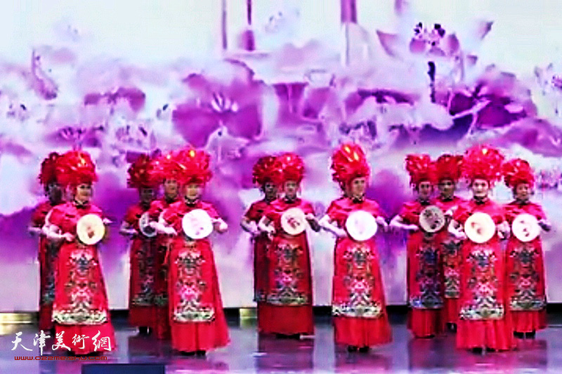 杨柳青青艺术团剪纸舞蹈《水墨兰亭》荣登第三届中国书画春晚。