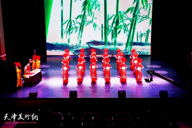 杨柳青青艺术团剪纸舞蹈《水墨兰亭》荣登第三届中国书画春晚。