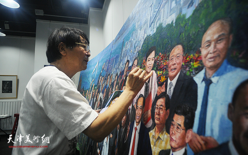 张胜创作巨型油画，记录100位改革开放前沿的特区人。