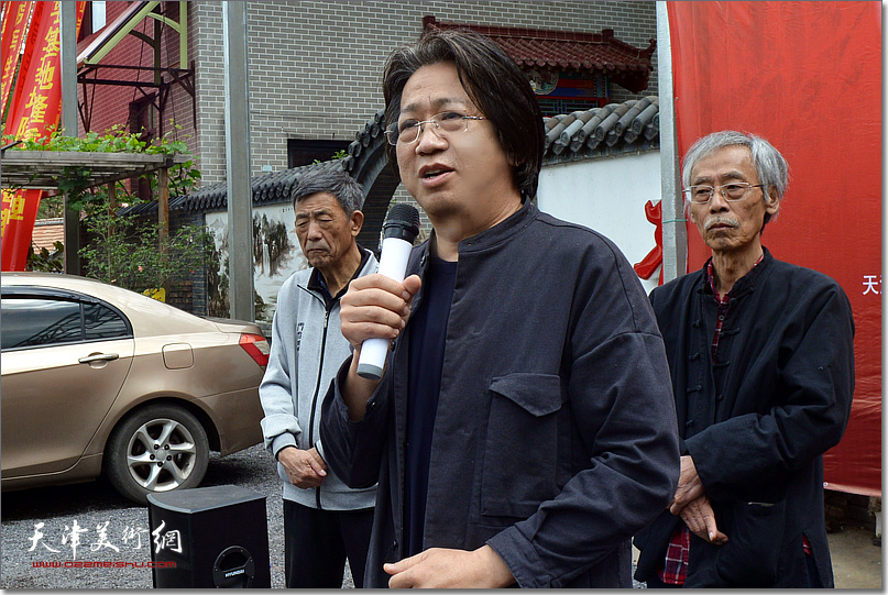 天津美术家协会副主席李毅峰致辞。