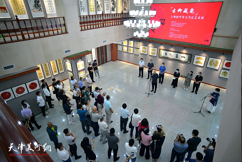 “古柳藏龟——王炳柏甲骨文书法展”在西青区文化馆开幕。