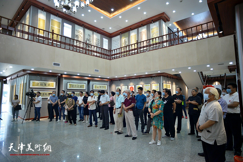 “古柳藏龟——王炳柏甲骨文书法展”在西青区文化馆开幕。