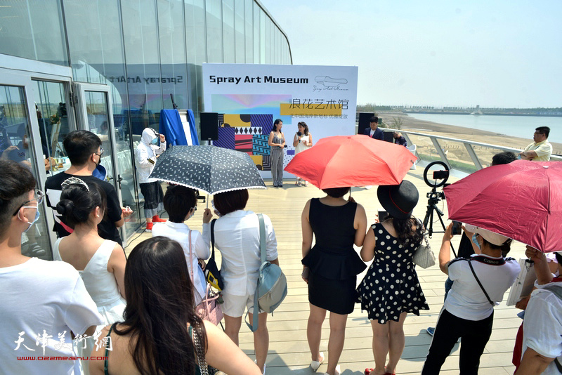 浪花艺术馆在渤海湾畔启幕，首展英国画家那文丽油画作品。