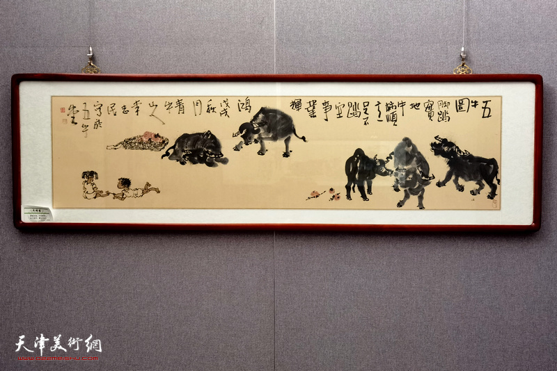 图为展出的李志民“做人民的孺子牛”国画作品。