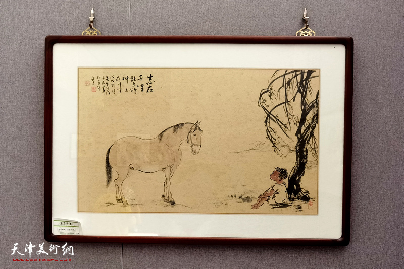 图为展出的李志民“做人民的孺子牛”国画作品。