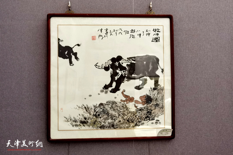 图为展出的李志民“做人民的孺子牛”国画作品。