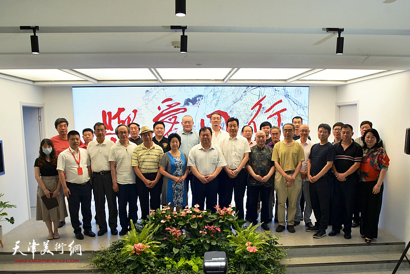 “与爱同行——尹沧海教授疫情期间创作书画作品公益展暨捐赠仪式”7月12日举行。