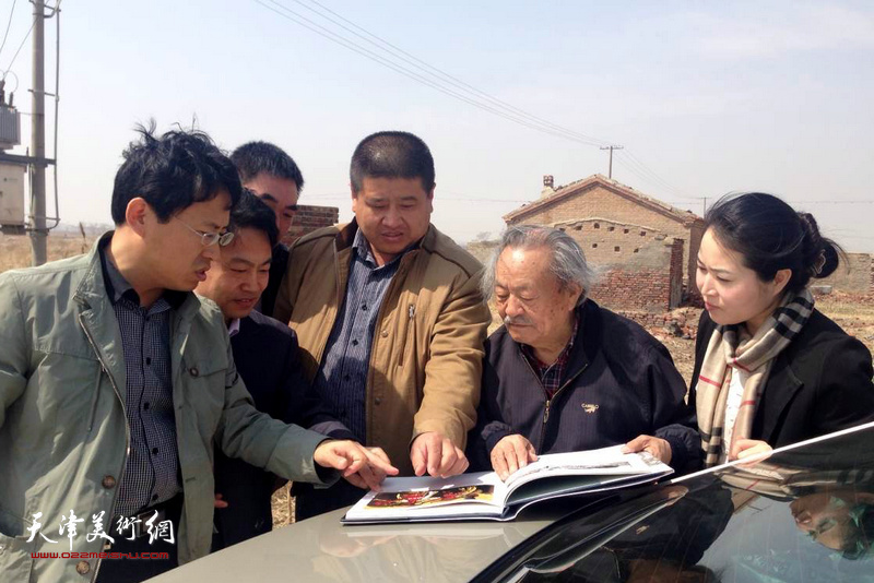 2015年吴燃先生回到曾经下放过的河北省中捷农场，故地重游，感慨万千。
