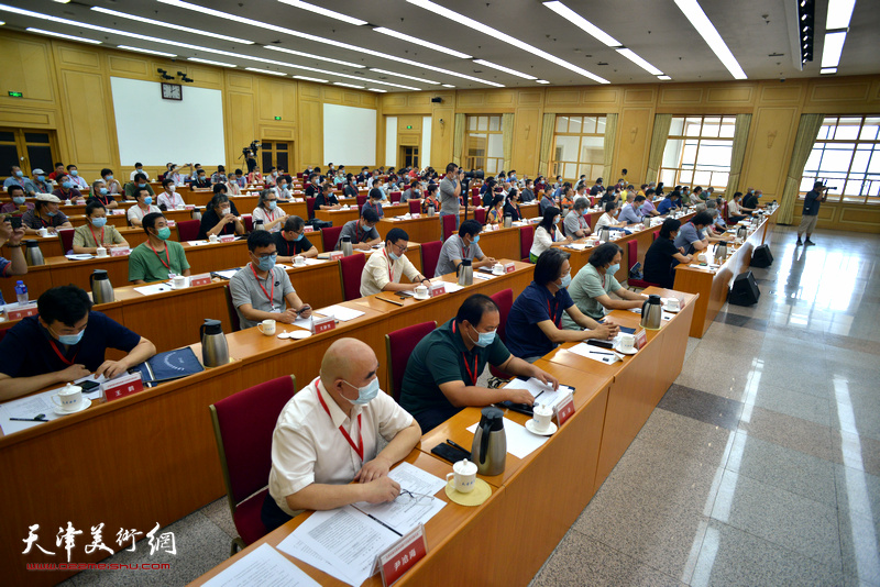 7月15日下午，天津市美术家协会第六次会员代表大会在天津礼堂举行。