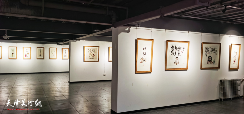 荣宝斋（天津）美术馆“哏er都·陈琛原创数字插画作品展”现场。