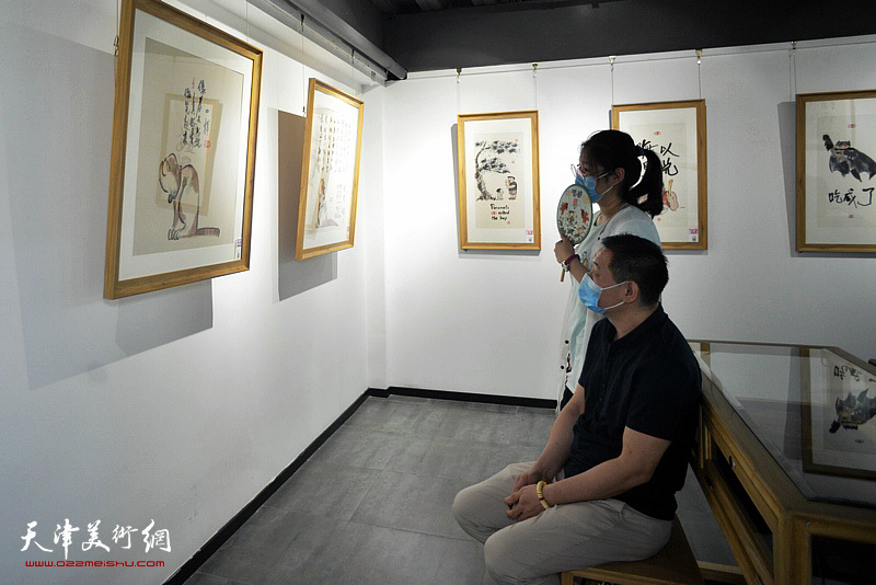 “哏er都·陈琛原创数字插画作品展”现场。