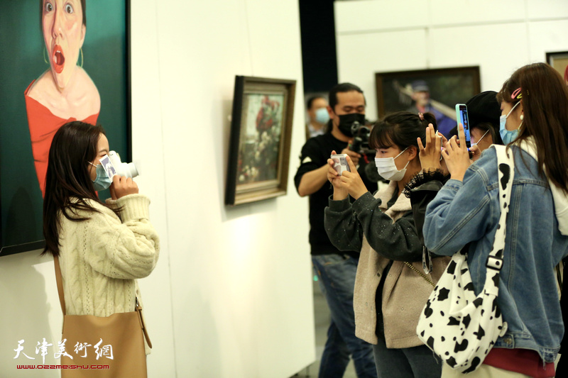 “凝心聚力奔小康”第四届群众美术书法摄影作品省际巡回展现场