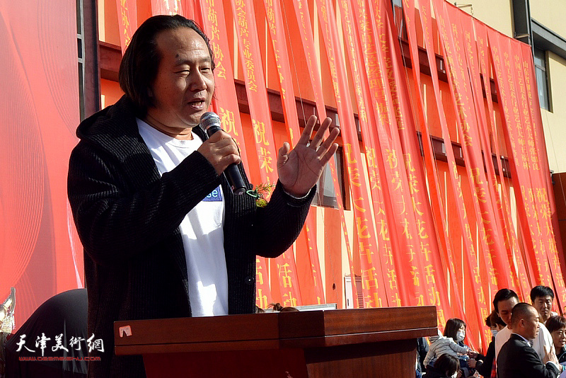 天津市民间文艺家协会副主席、国际民间艺术大师陈文君致辞