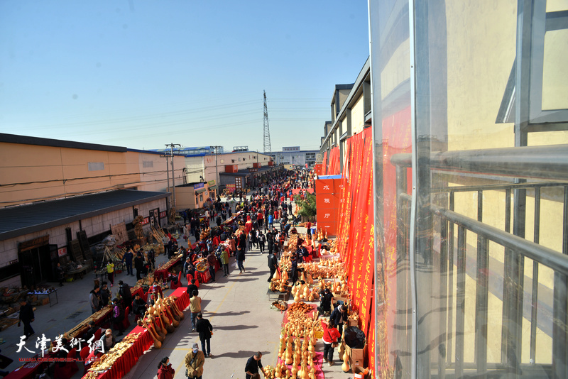 荣大花卉首届葫芦文化艺术节现场盛况。