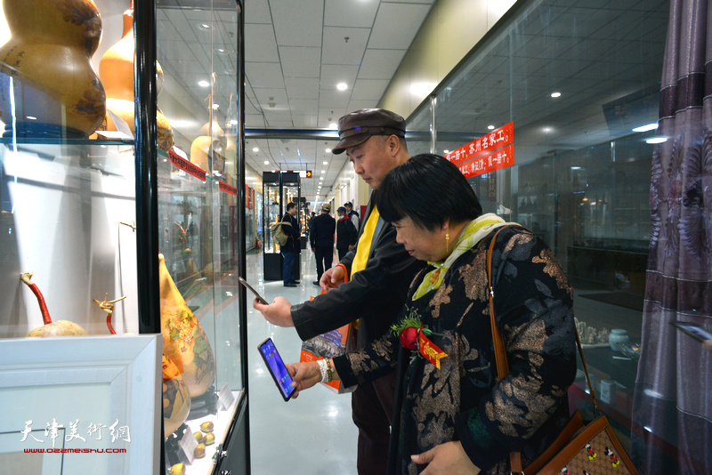 荣大花卉首届葫芦文化艺术节大师风采展厅。