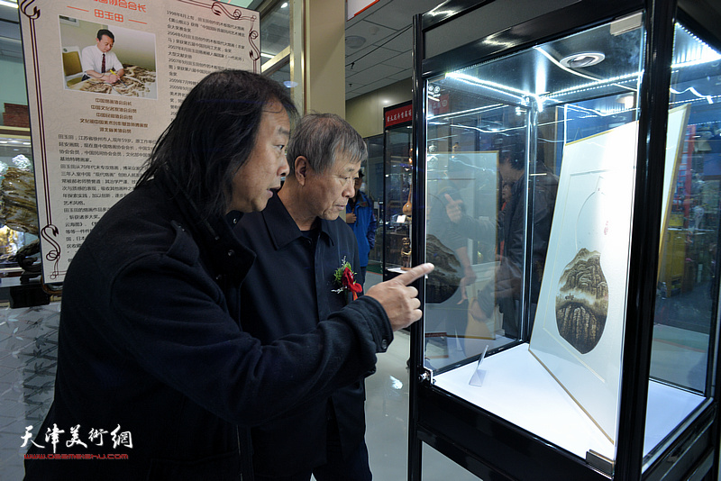 荣大花卉首届葫芦文化艺术节大师风采展厅。