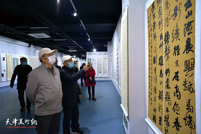 “中国精神——全国社区第四届书法篆刻作品展”现场。