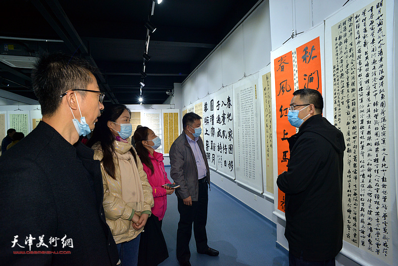 “中国精神——全国社区第四届书法篆刻作品展”现场。