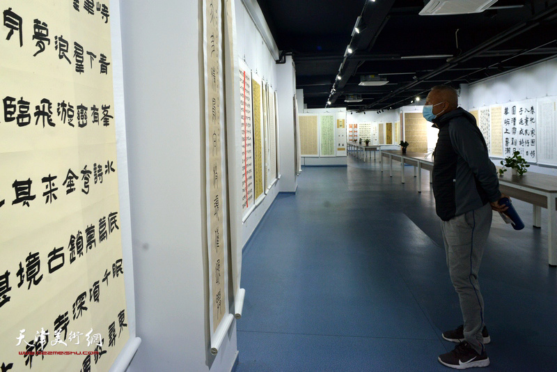 “中国精神——全国社区第四届书法篆刻作品展”现场。