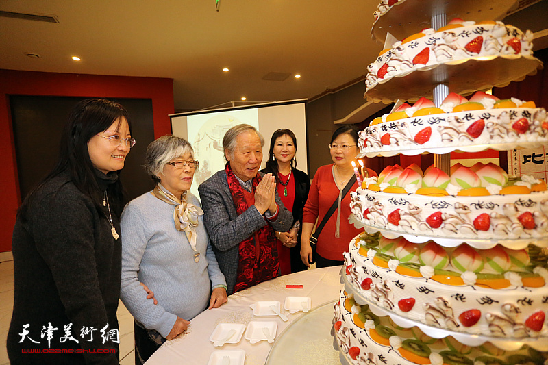 笔墨雄心在 八十再出征——天津市书画家贺姬俊尧先生伞寿