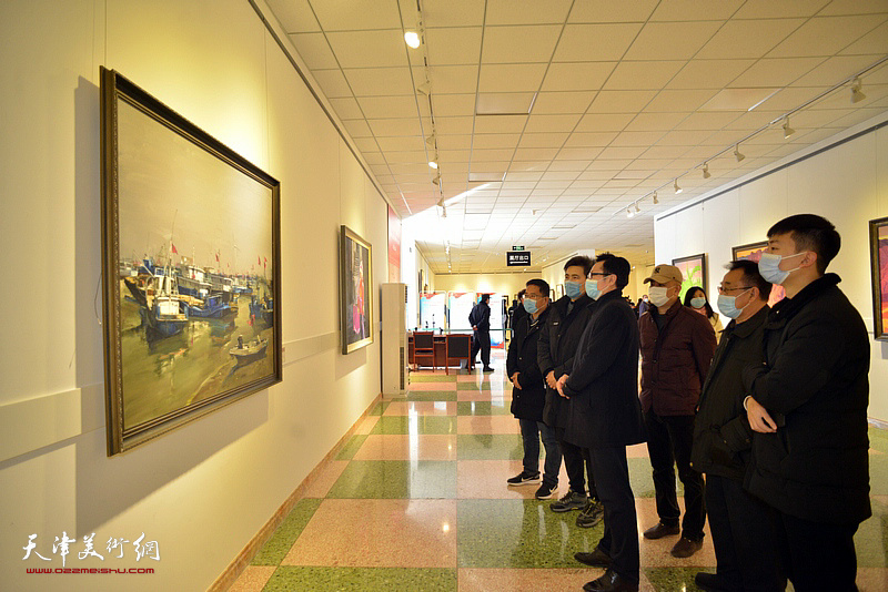 “认真贯彻十九届五中全会精神、努力建设文化强国油画精品展”现场。