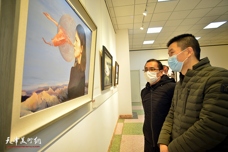 “认真贯彻十九届五中全会精神、努力建设文化强国油画精品展”现场。