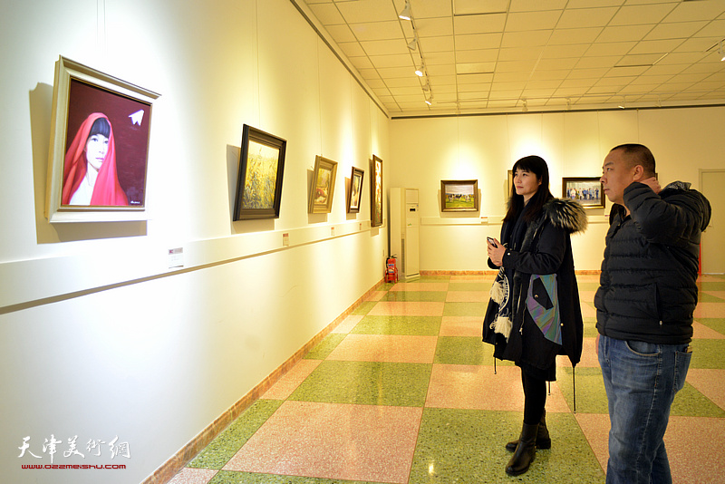 “认真贯彻十九届五中全会精神、努力建设文化强国油画精品展”现场。