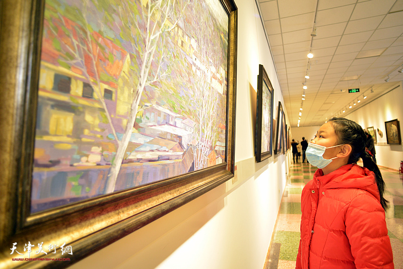 “认真贯彻十九届五中全会精神、努力建设文化强国油画精品展”现场。