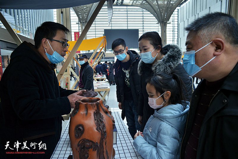非遗项目陆氏传统手工制陶技艺展演。