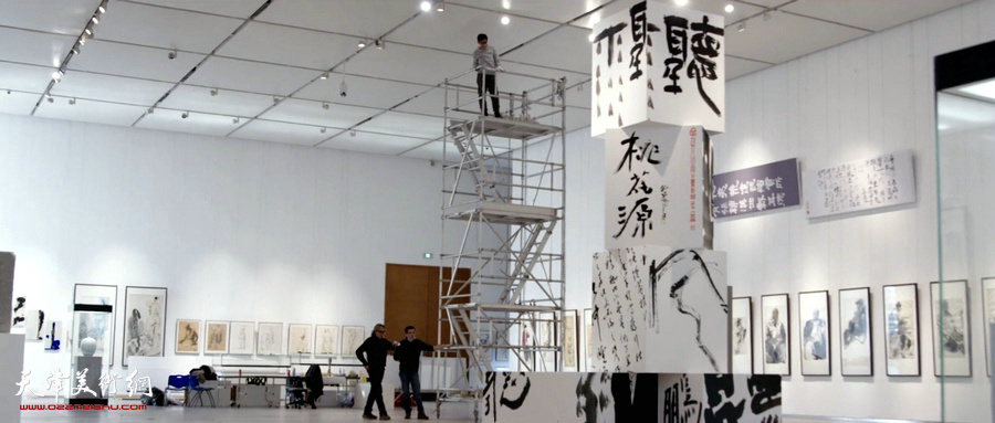“写意·塑造—李军教授学术研究展”布展现场