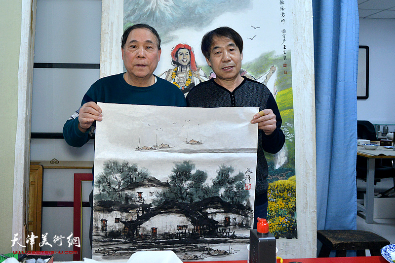 郭凤祥在人民书画院创作现场。