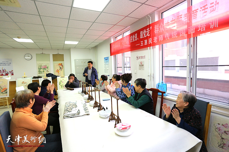 著名花鸟画家王惠民走进天津高新区航天城社区开展国画创作公益辅导