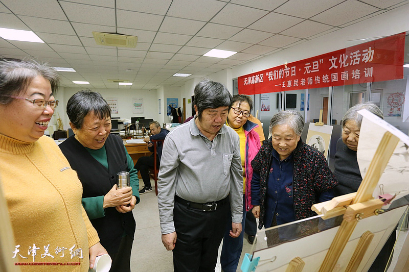 著名花鸟画家王惠民走进天津高新区航天城社区开展国画创作公益辅导