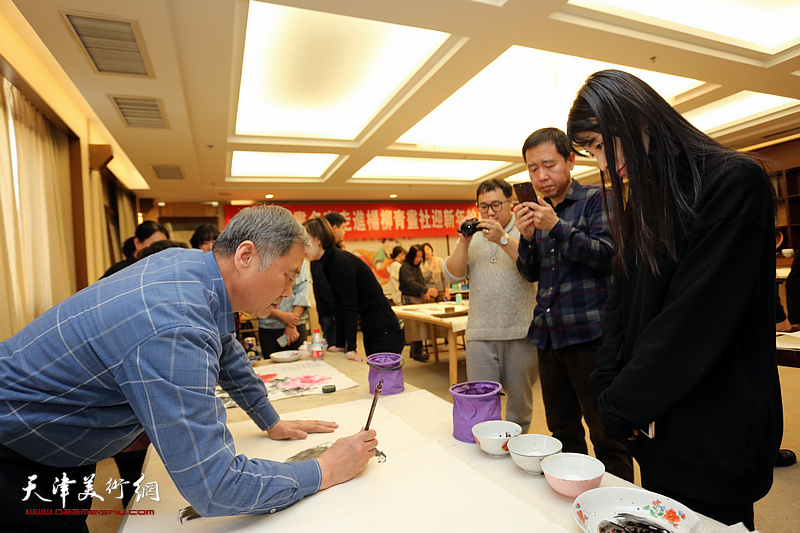 天津书画名家走进杨柳青画社开展迎新年翰墨联谊活动