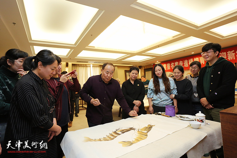 天津书画名家走进杨柳青画社开展迎新年翰墨联谊活动