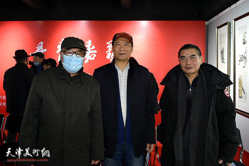 左起：郭书仁、马寒松、杨沛璋在展览现场。