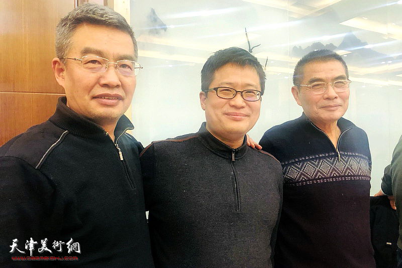 杨沛璋、闫勇、荣长金在展览现场。