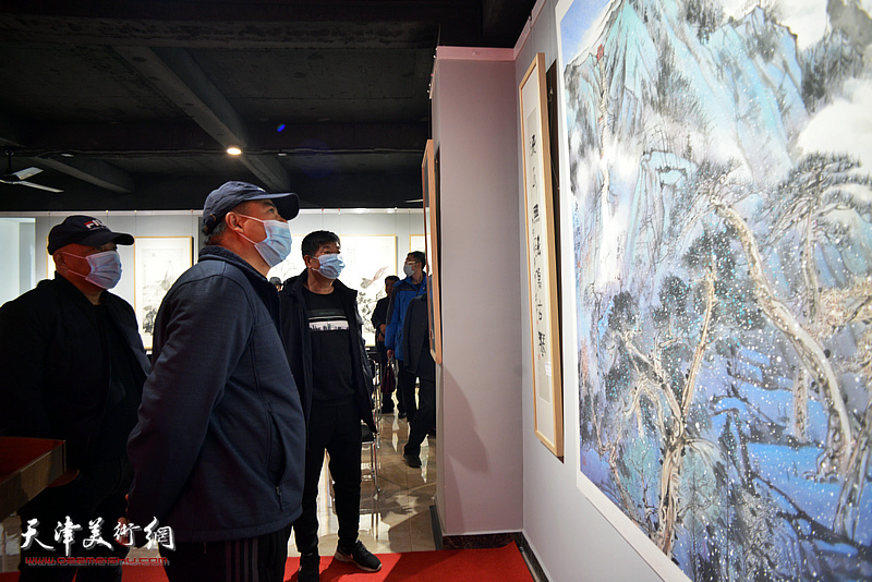 “丹青嘉艺——天津中青年名家书画邀请展”现场。