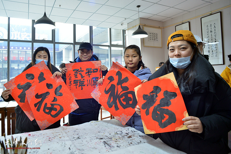 李树波在迎春联谊会现场。
